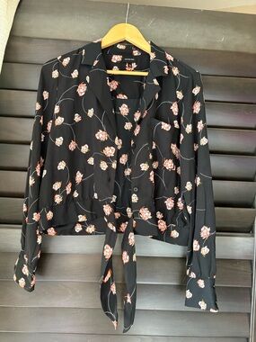 Who What Wear Women's Large Long Sleeve Blouse Black Pink and White Floral